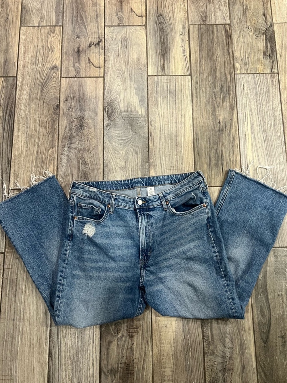 Mid-Blue Women's Straight-Leg Jeans with Subtle Distressing Size 16 EUC Like New